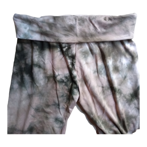 New! Olive & Cream Tie Dye Buttery Soft lightweight Bike Shorts - Picture 4 of 6